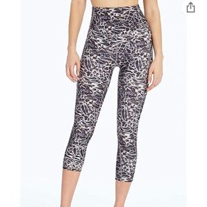 Marika women’s Anthena high-rise Capri leggings XL Mob wife